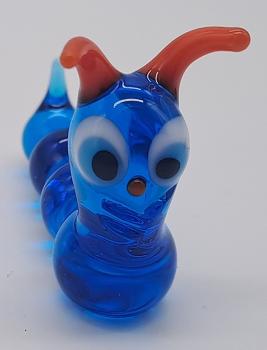 Raupe, hellblau