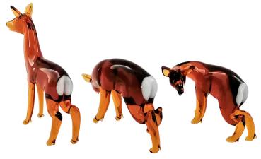 3 Rehe mit 2 Tannen