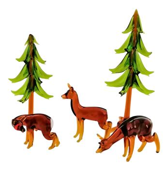 3 Rehe mit 2 Tannen