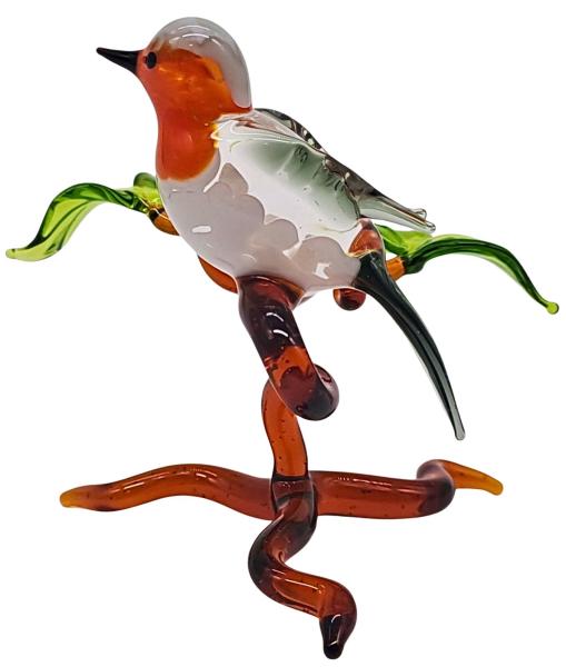 kleines Rotkehlchen auf Ast, stehend