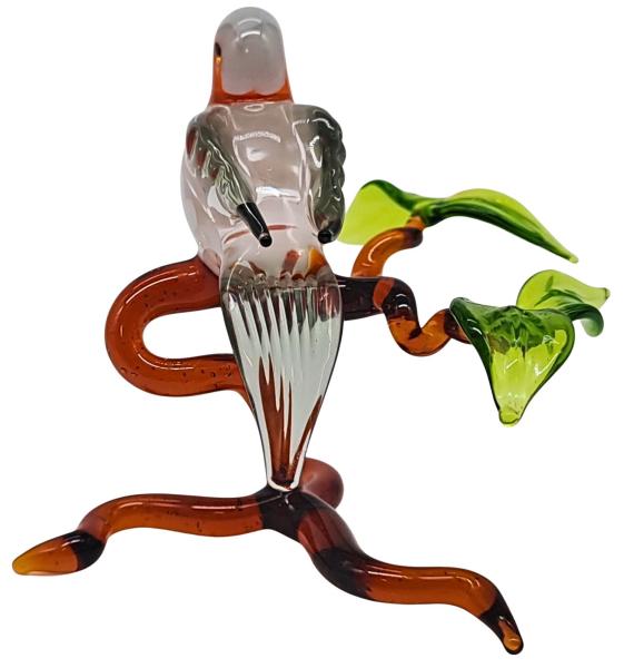 kleines Rotkehlchen auf Ast, stehend