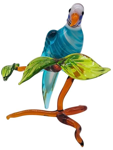 kleiner Wellensittich auf Ast, stehend (türkis)